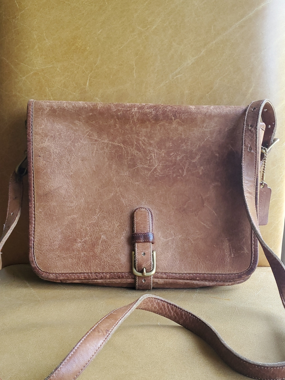 Coach 70s Vintage Distressed Leather Buckled Saddle Pouch Prairie Crossbody Bag